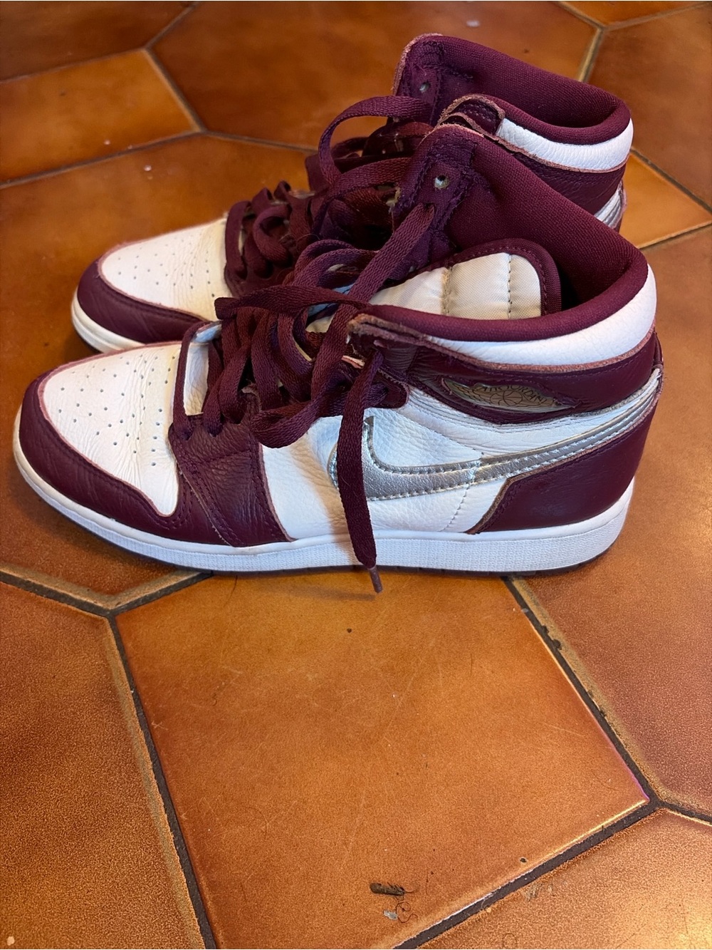 Nike Air Jordan 1 Retro High OG “Bordeaux” size 7.5 W